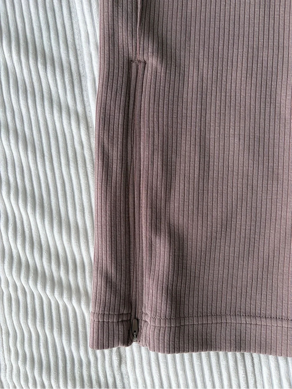 Lululemon Ribbed Cropped Pants Womens 4 Softstreme Zip-Leg High-Rise